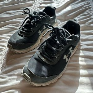 Size 7.5 Grey Women’s Under Armour Charged Assert Tennis Shoe